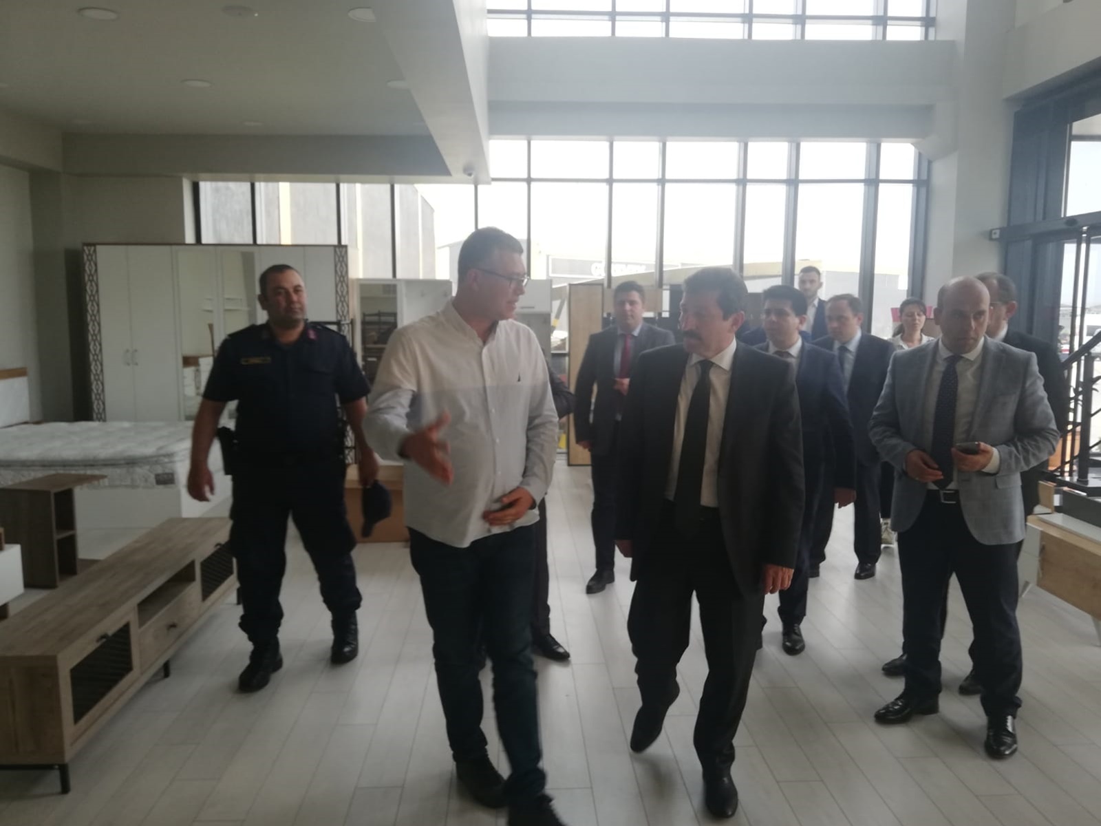 vali orhan tavli biga osb de minar mobilya fabrikasini ziyaret etti