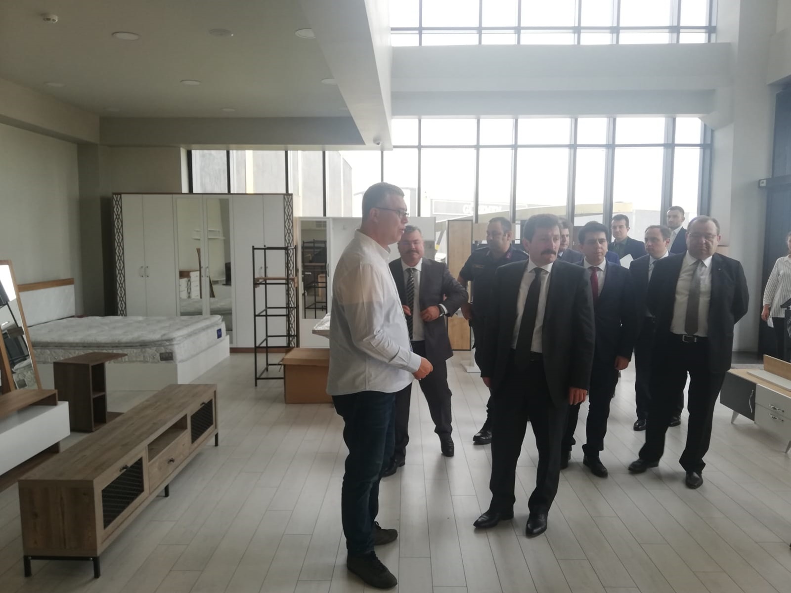 vali orhan tavli biga osb de minar mobilya fabrikasini ziyaret etti