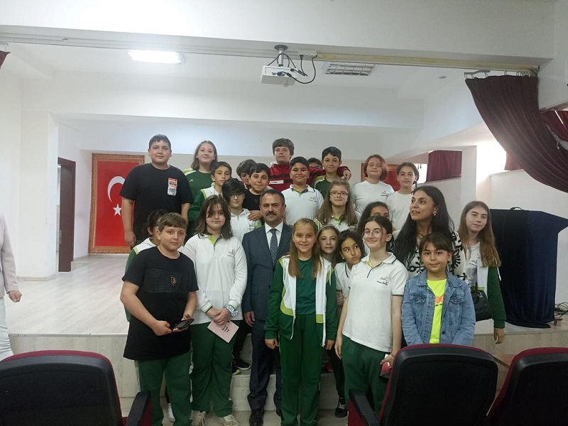 Vali İlhami AKTAŞ, Öğrencilere “Merkezi Yönetim ve Yerel Yönetim” Konusunu Anlattı