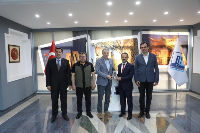 Toprak Mahsulleri Ofisi (TMO) Yönetim Kurulu Başkanı ve Genel Müdürü Ahmet GÜLDAL, Vali İlhami AKTAŞ’ı Ziyaret Etti