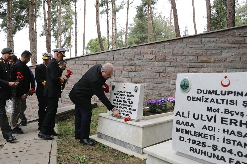 Dumlupınar ve Atılay Denizaltısında Şehit Olan Denizcilerimiz İçin Barbaros Şehitliği’nde Anma Töreni Düzenlendi  